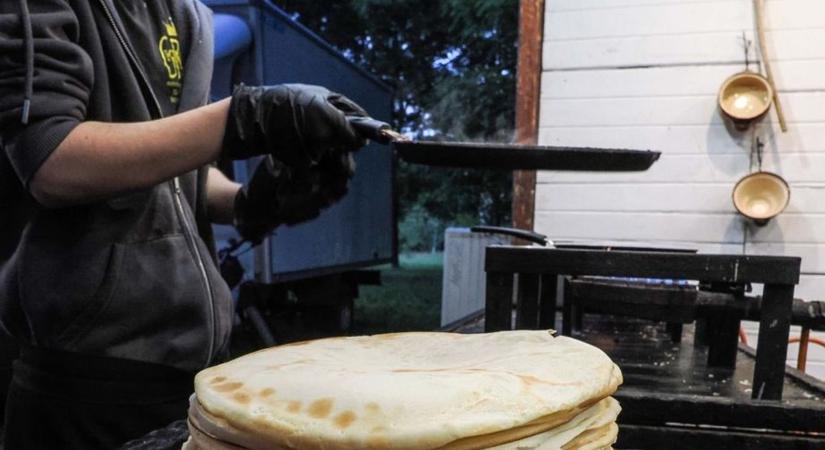 Milliós fizetések a Balatonnál? Mutatjuk, mennyit kereshetnek a szakácsok idén nyáron