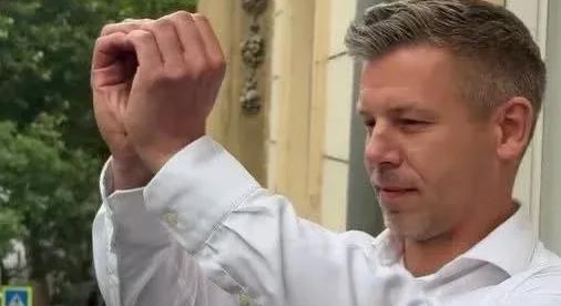 Toroczkai szerint nem is a migrációs paktum ellen tüntetőknek mutatott szívecskét Magyar Péter, a miniszterelnök reagált volna, de kitiltották a Mi Hazánk Facebook-oldaláról