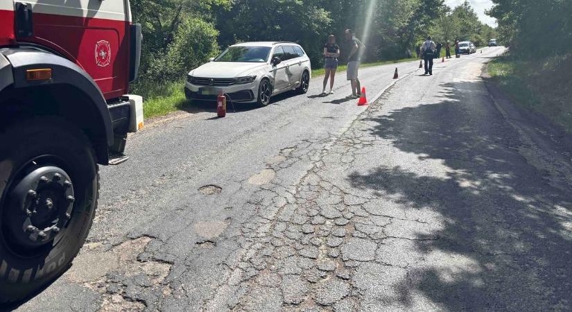 Friss fotók a délutáni Dudar és Nagyesztergár közötti motoros balesetről