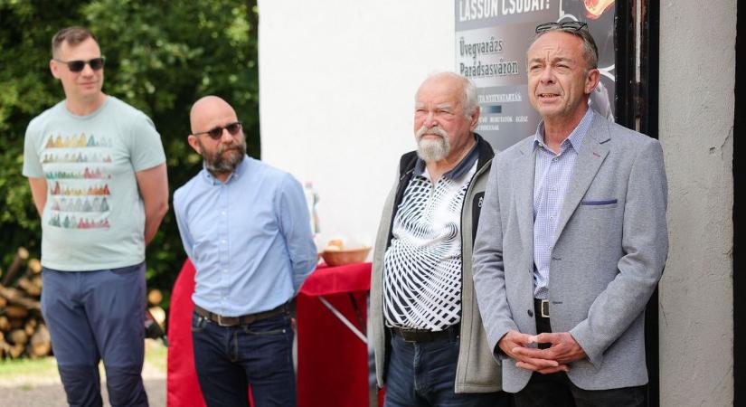 Új korszak kezdődött Parádsasváron: zöldenergiát kapott az üvegmanufaktúra