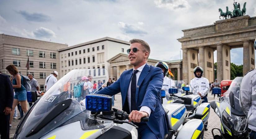 Magyar Péter véleményem szerint tegnap nyíltan megszegte a miniszterelnöki esküjét