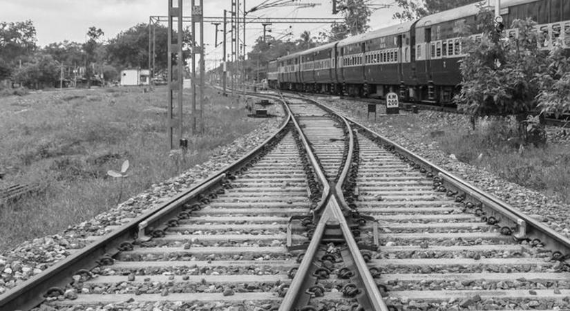 Gázolás miatt leállt a vonatforgalom a Miskolc–Hidasnémeti vonalon