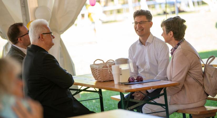 Hatalmas focitorna, sztárvendég és rengeteg mosoly: ismét megtelt gyerekekkel a Bregyó (galéria)