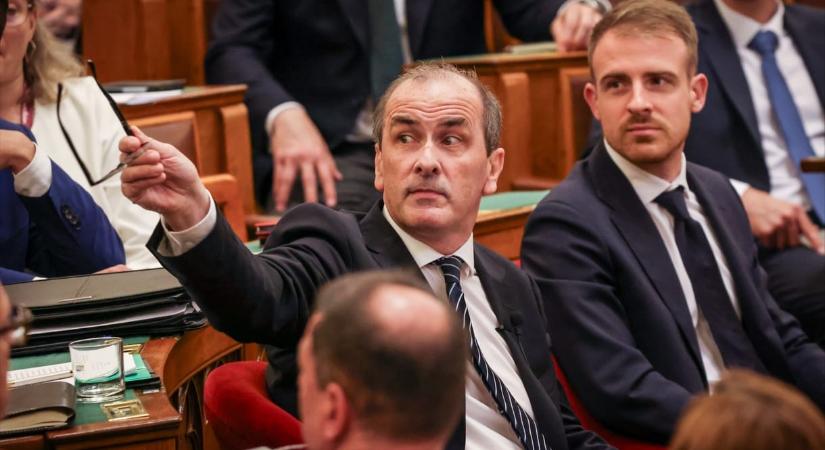Hegedűs Zsolt nem engedné dolgozni, mégis újra praktizál az oltási igazolásokat hamisító gyerekorvos