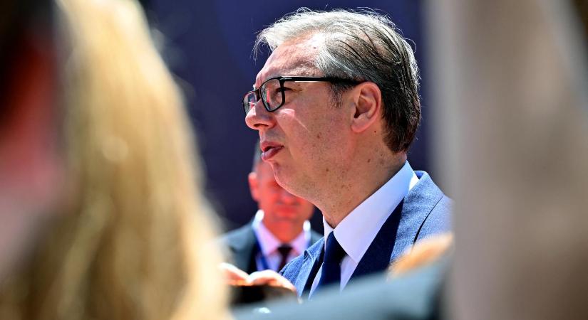 Hatalmasat égett a Vučić-rezsim, a repülőtérről visszafordították a szerb elnök 87 verőemberét
