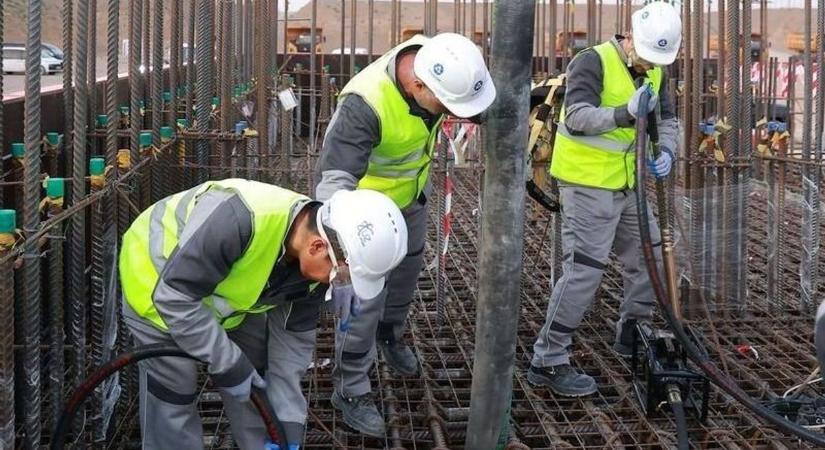 Ilyen atomerőművet még nem látott a világ, az oroszok elkezdték építeni: elárasztja a 35 milliós országot árammal – most pontról-pontra Paks II. is terítékre kerül