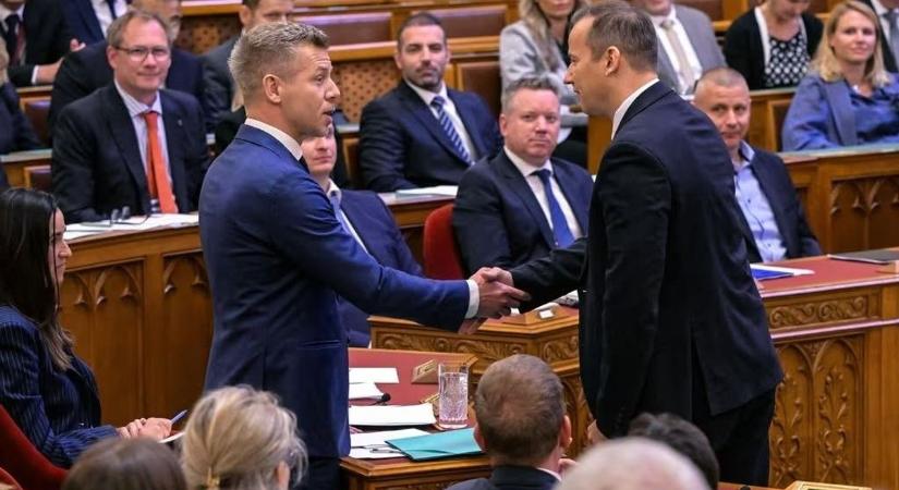 Íme, Magyar Péter miniszterelnök válasza Toroczkai László kérésére: három sírva nevetős emoji