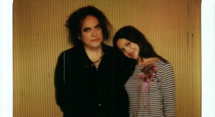Olivia Rodrigo kimaxolta a The Cure iránti rajongását, élőben leplezte le a duettjét Robert Smithszel
