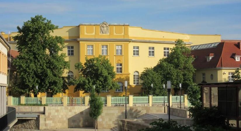 Simonyi-serleg, Arany Oklevél és országos sikerek az egri Lenkeyben