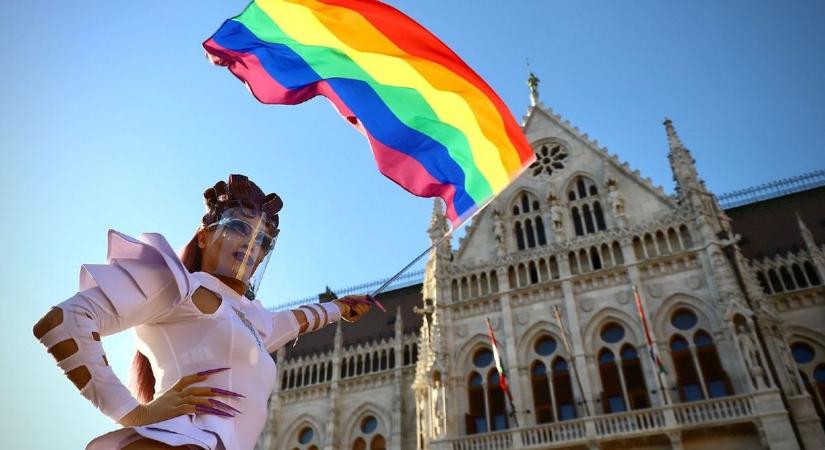 Elkezdődött a Pride-fesztivál Budapesten, három hétig tart majd – azonnal a nemváltásért szólaltak fel