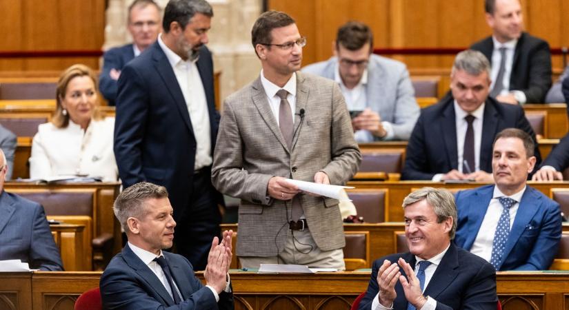 Ki a legsármosabb férfi politikus az új parlamentben? Most ön dönthet!
