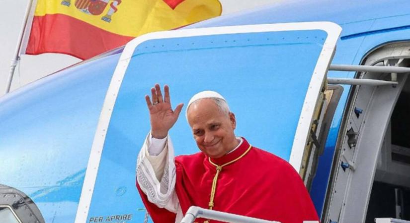 Harangzúgás közepette Spanyolországba érkezett XIV. Leó pápa