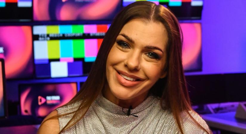„Ránagyítottam, mintha nem is ő lenne” – Dér Heni új fotója után elszabadultak a kommentelők, sokan alig ismernek rá az énekesnőre