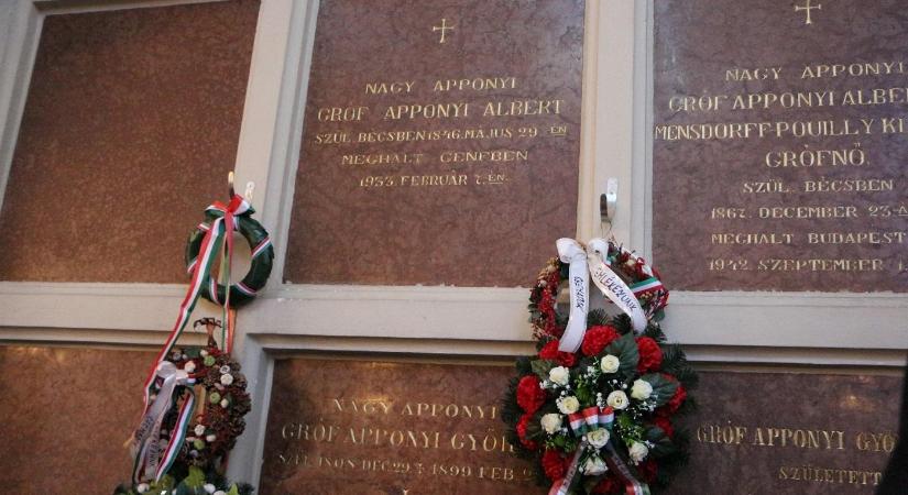 Apponyi Albert magához öleli a magyarságot