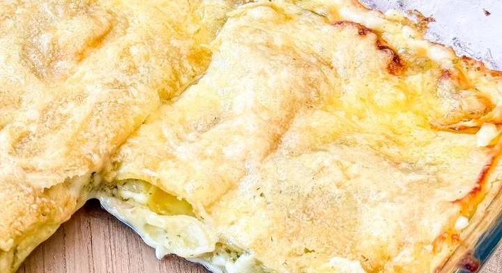 Lasagne házi pesztóval és zsenge zöldborsóval: könnyű, krémes ebéd
