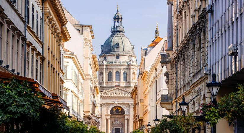 Világszenzáció Budapesten: Milliók nézik, mit tett a magyar sráccal a külföldi rapper a Bazilikánál