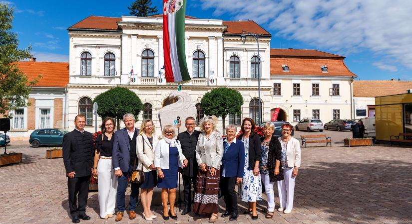 Négy ország, egy nemzet – történelmi emlékezés Tatán