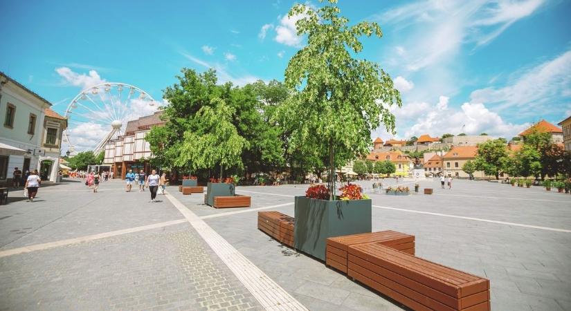Döntöttek a lakók: lezárják a belvárosi átjárót Egerben