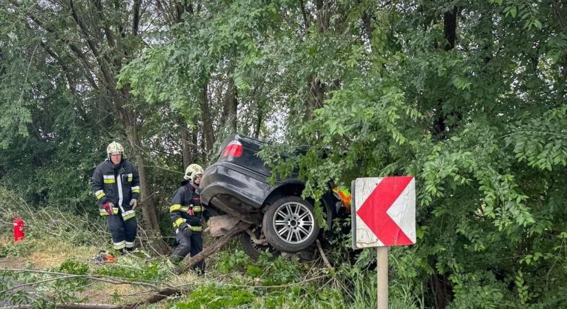 Súlyos baleset miatt szóltak a szirénák, összesen öt ember került kórházba a hajdú-bihari utakról