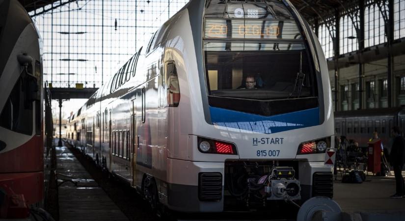 Több száz kilométert kellett a szegedi karbantartásra küldött vonatoknak kerülniük, hogy meg tudjanak fordulni
