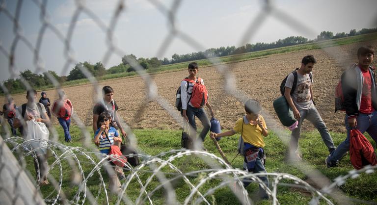 Alig egy hét múlva életbe lép a mindenkire kötelező migrációs paktum