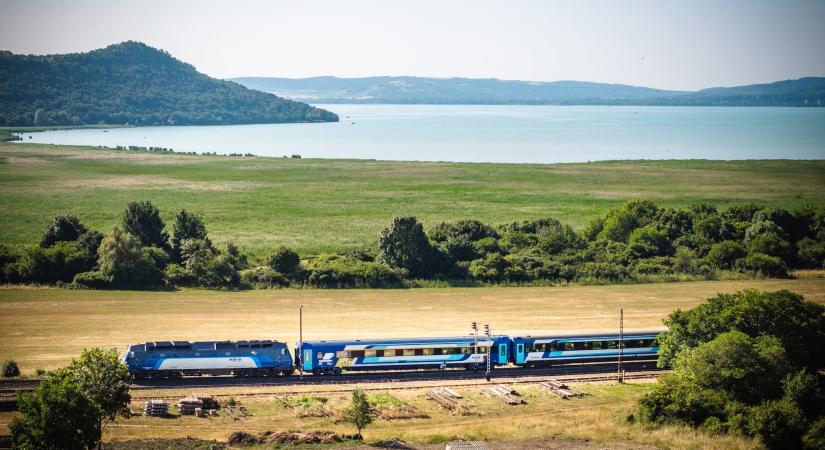 Ráerősít a balatoni főszezonra a MÁV