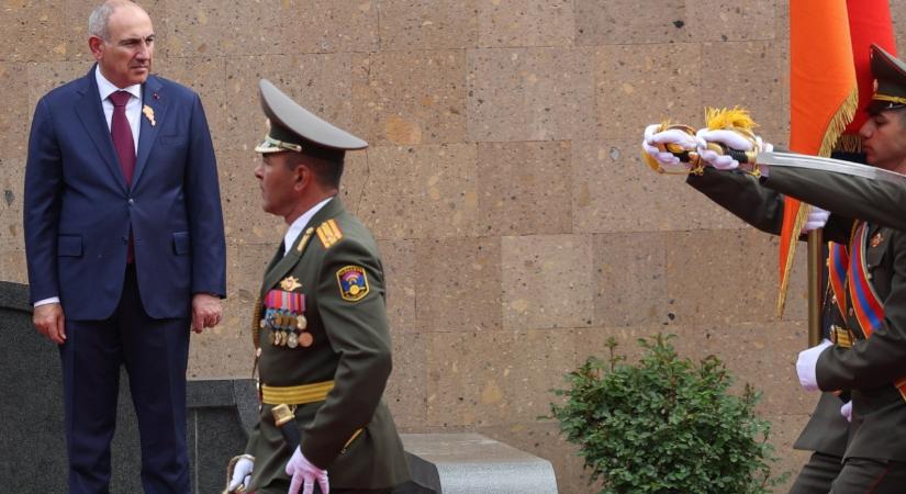Pattanásig feszült választást tartanak, Vlagyimir Putyiin aggódva figyelheti a végeredményt