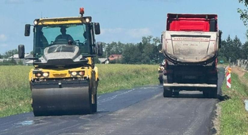 Évek óta vártak erre a zalai faluban – Végre teljes hosszában megújult a fontos összekötő út