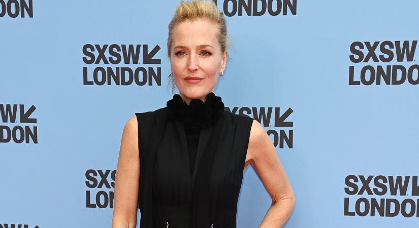 Nehéz elhinni, hogy 57 éves: Gillian Anderson még mindig a vörös szőnyegek királynője