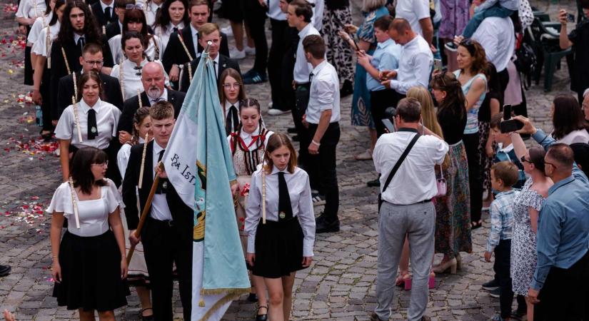 Elballagtak a nagyenyedi Bethlen Gábor Kollégium végzősei