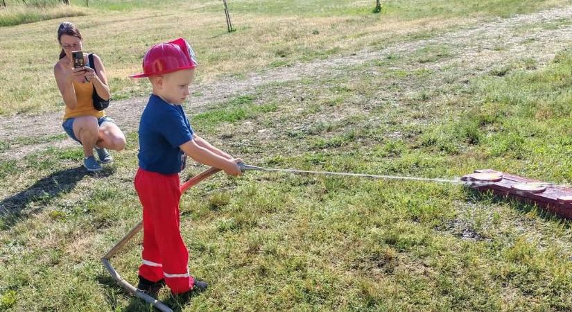 Felejthetetlen napot szereztek a gyerekeknek a kengyeli önkéntes tűzoltók