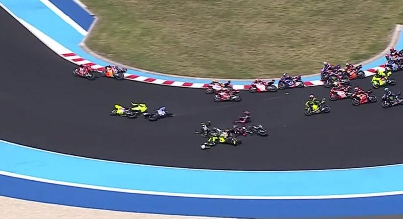 MotoGP: Tömegbaleset a Balaton Parkban, mindkét Aprilia kiesett