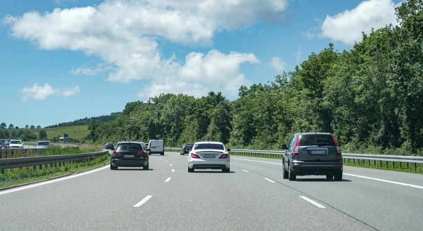 Új biztonsági előírás lép életbe az autóknál július 7-től