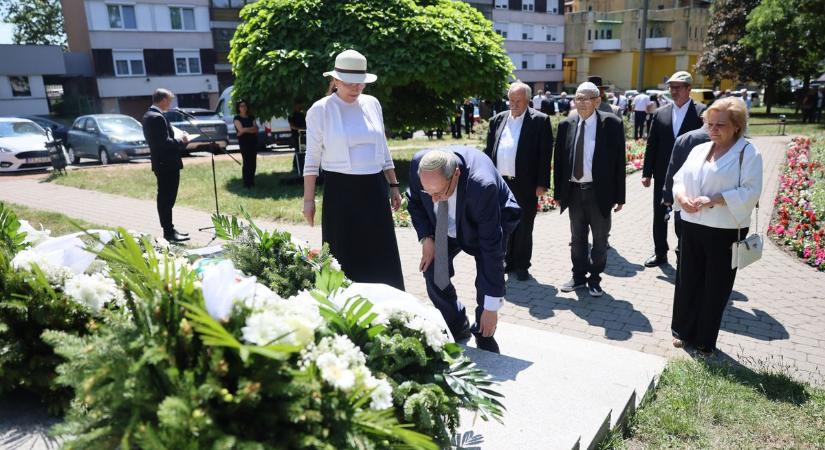 Több mint ötezer élet veszett oda – így emlékeztek az áldozatokra Nyíregyházán vasárnap (fotókkal)