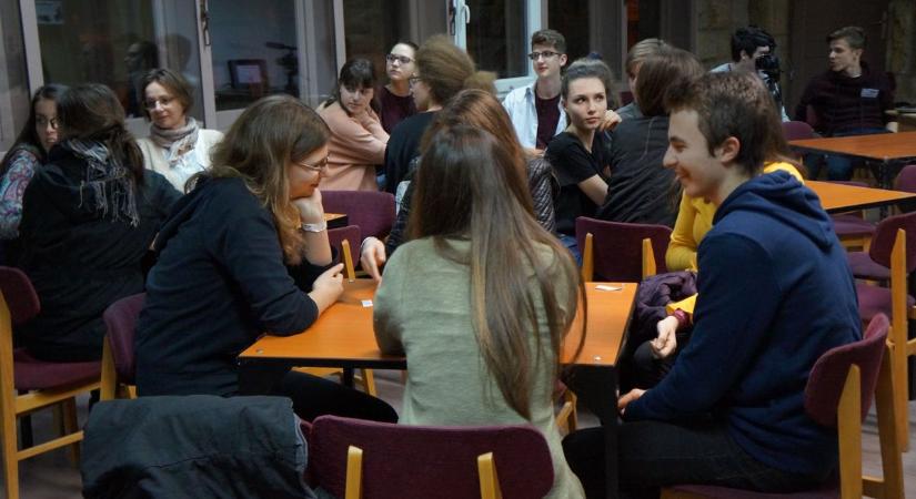 Új irodalmi verseny indul középiskolások számára