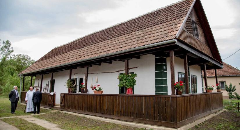 Családi majális és emlékház-avatás Kárásztelken