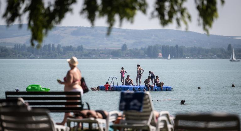 Meglepő szerepben tündökölt Matolcsy György a Balaton partján, de ennek a jó világnak vége