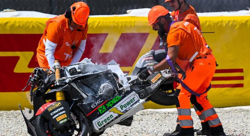 Ijesztő bukás borzolta a kedélyeket a motorosok Magyar Nagydíján