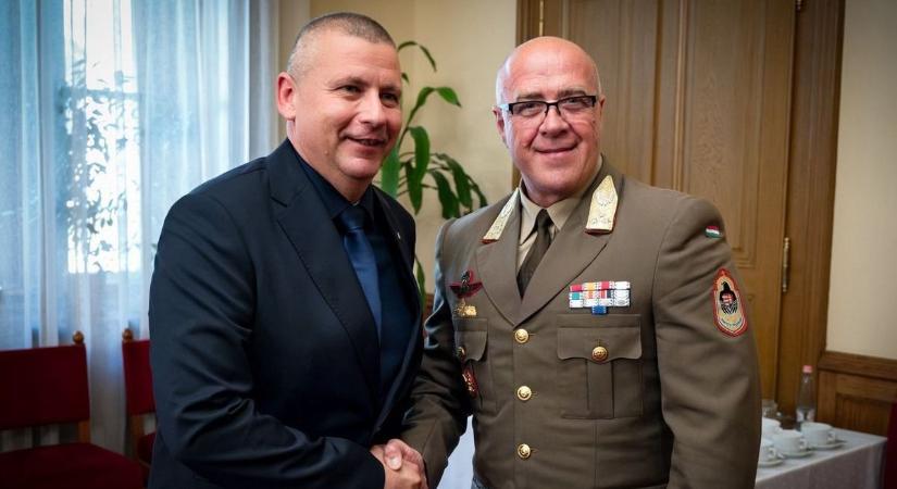 Az ügyészség lezárta a kézigránát-baleset ügyét, Ruszin-Szendi Romulusz új vizsgálatot rendelt el