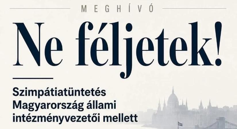 Tüntetés a Sándor-palotánál – kövesse nálunk élőben!