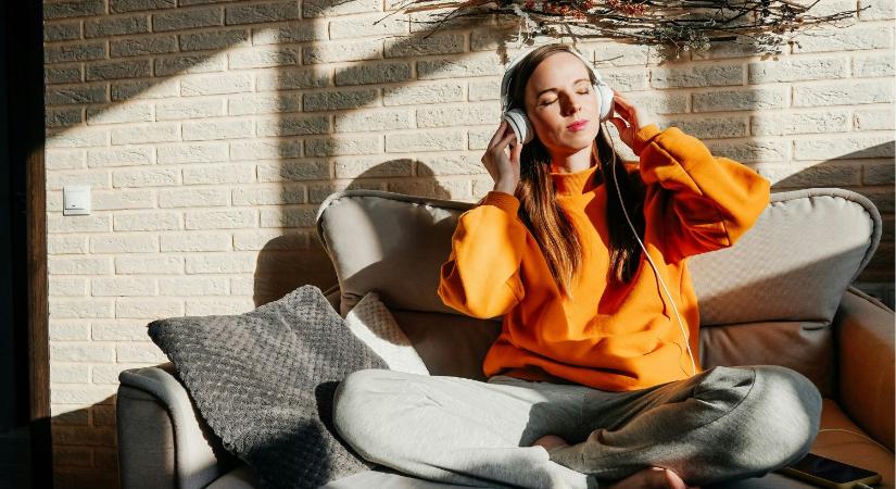 Ha minden nap hordasz fejhallgatót, erről feltétlenül tudnod kell az audiológus szakorvos szerint