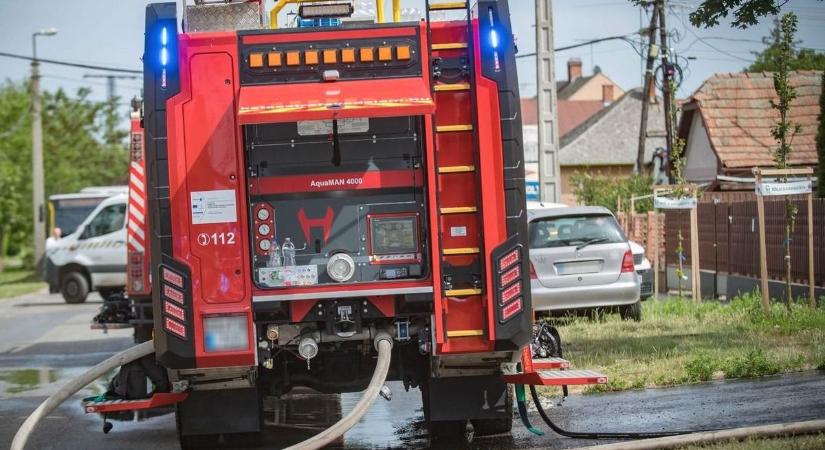 Tűz ütött ki Hajdú-Biharban, lángokban állt egy autó!