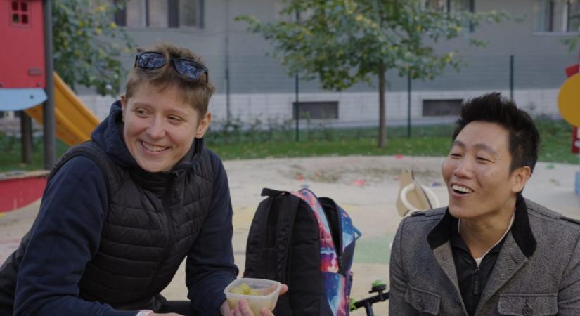 „A szüleim kibékültek azzal, hogy meleg vagyok, de szerettek volna unokát” – Co-parenting Magyarországon
