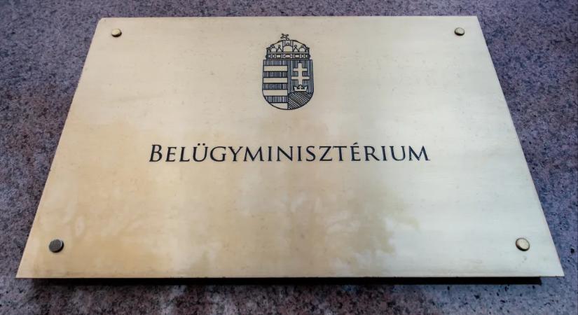 A Belügyminisztérium már vizsgálja azok ügyét, akik az Orbán-kormánytól kaptak politikai menedékjogot