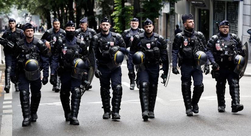 Betelt a pohár a párizsi rendőröknél: elegük van a zavargásokból