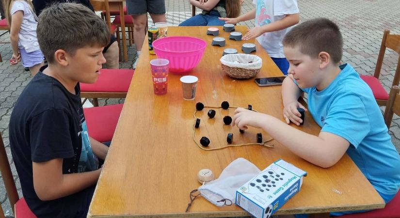 Egész éjszakán át tartott a társas móka Szulokban