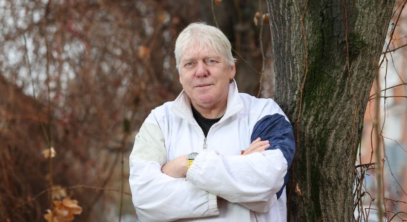 Megdöbbentő fotók: ilyen állapotban van a focilegenda, Kardos József sírja