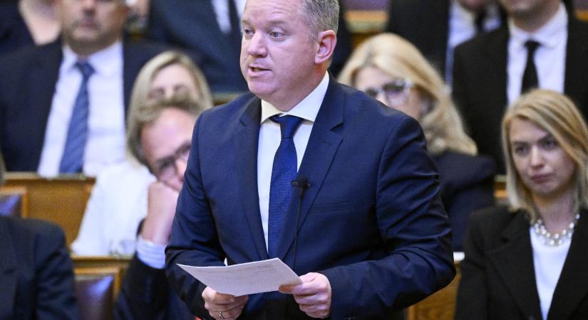 A menekültügyi hatóság felülvizsgálja Romanowski és Ziobro politikai menedékjogát