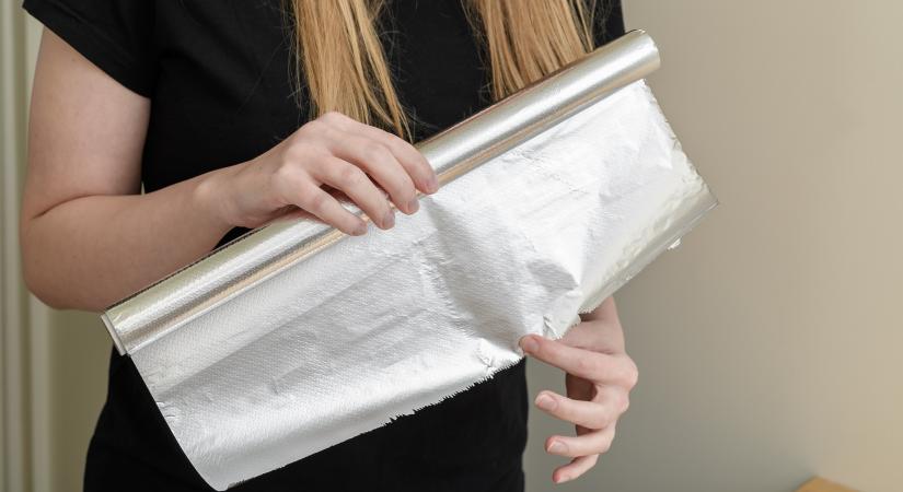 Egyre többen tesznek alufóliát a konyhafiókokba – egy egyszerű, mégis zseniális okból