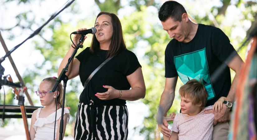 Értük szólt minden dal: Olívia és Dóra támogatására telt meg az Ápoló Klub  fotók